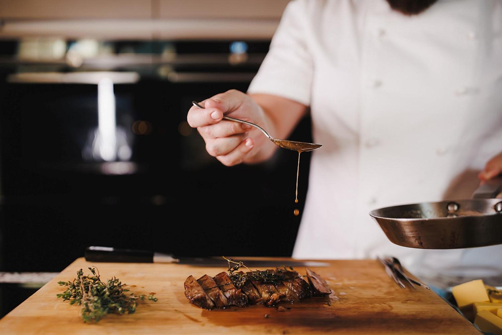 Stock Exchange Hotel Manchester Exteriör bild A chef seasoning a dish