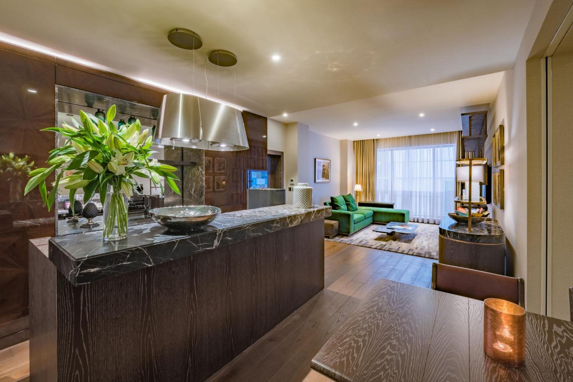 Stock Exchange Hotel Manchester Exteriör bild The kitchen and living room of a two-bedroom apartment