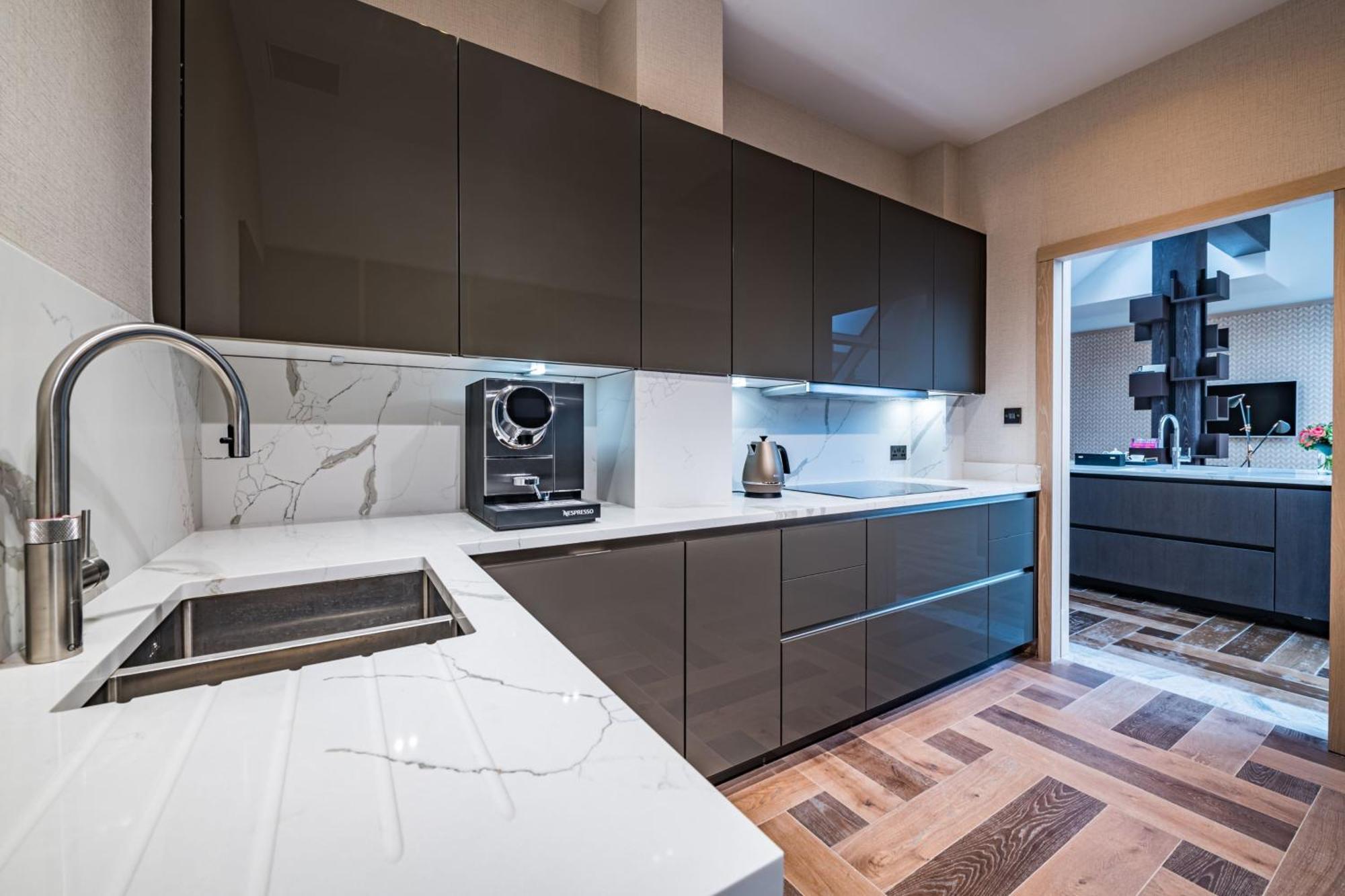 Stock Exchange Hotel Manchester Exteriör bild A modern kitchen