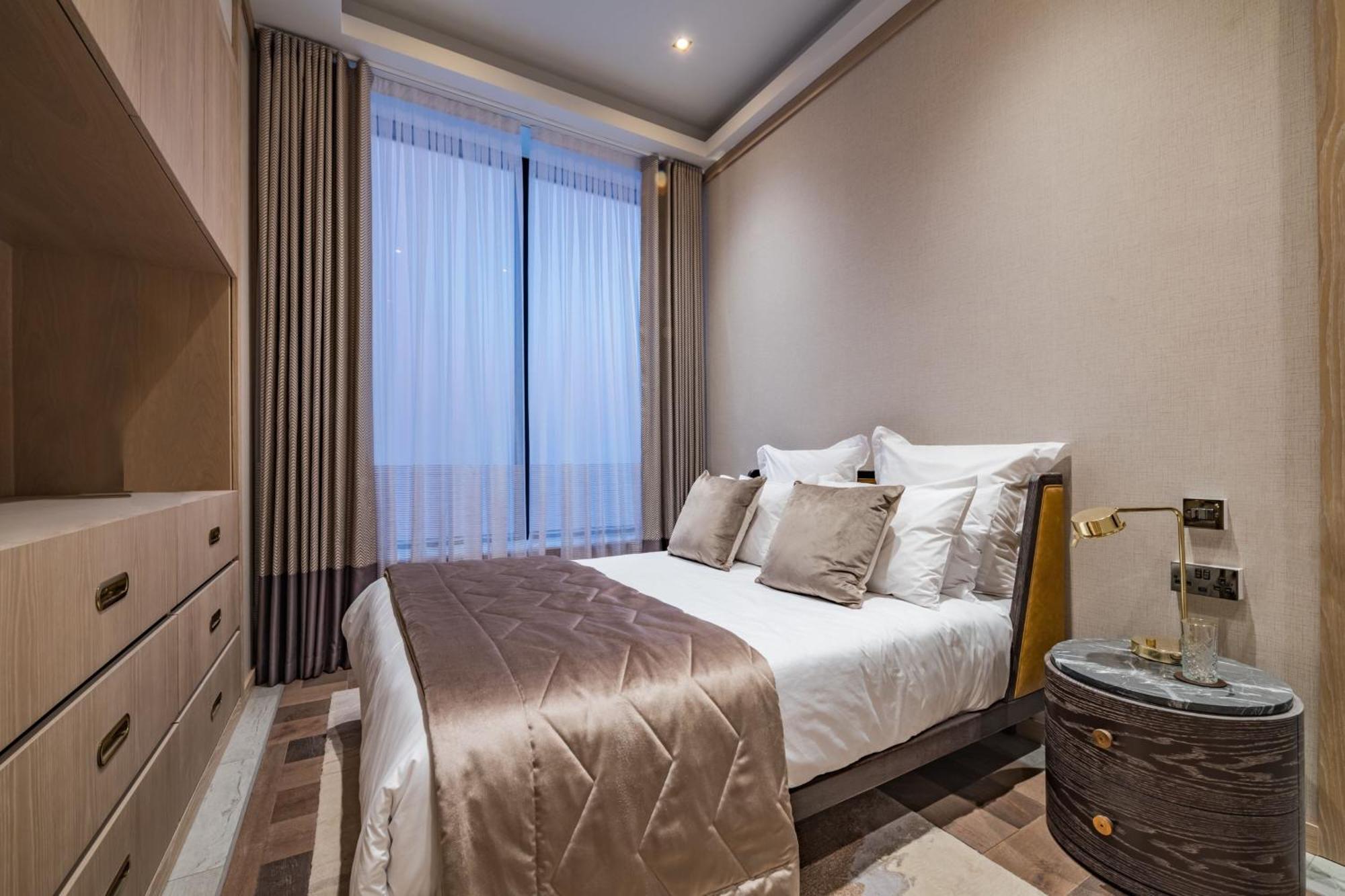 Stock Exchange Hotel Manchester Exteriör bild A bedroom at The Ritz London