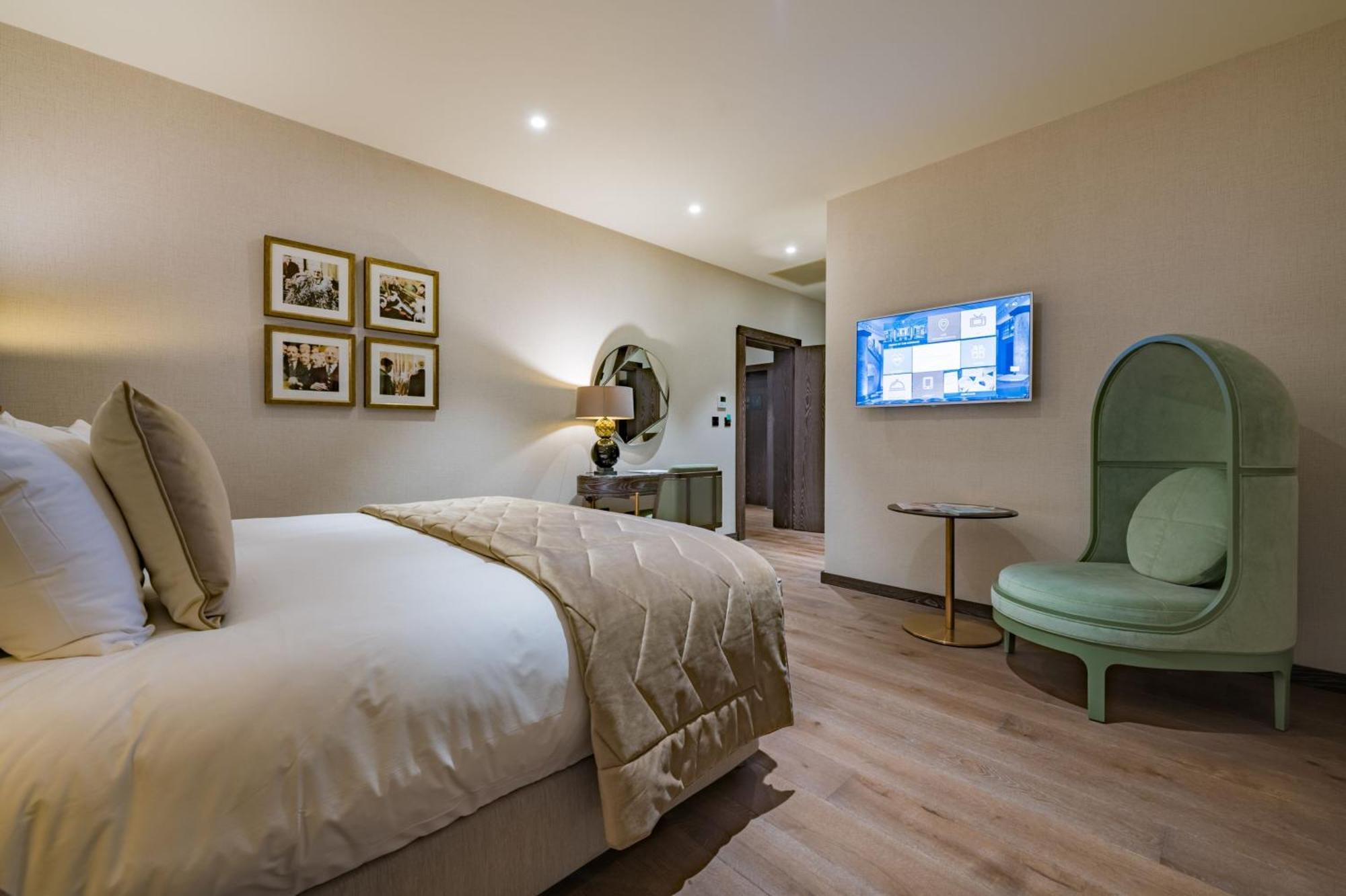 Stock Exchange Hotel Manchester Exteriör bild A room at the hotel