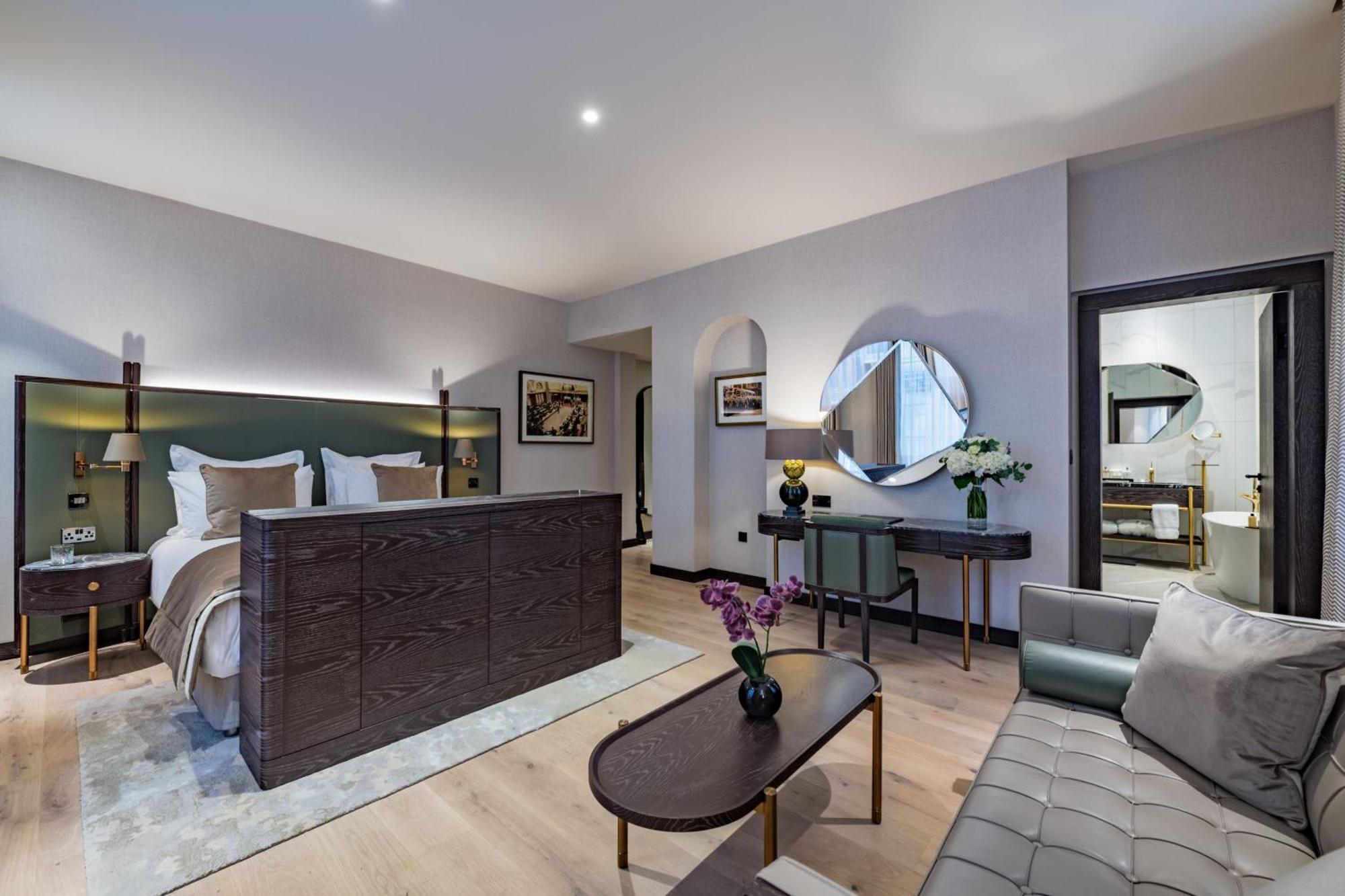 Stock Exchange Hotel Manchester Exteriör bild A suite at The London West End