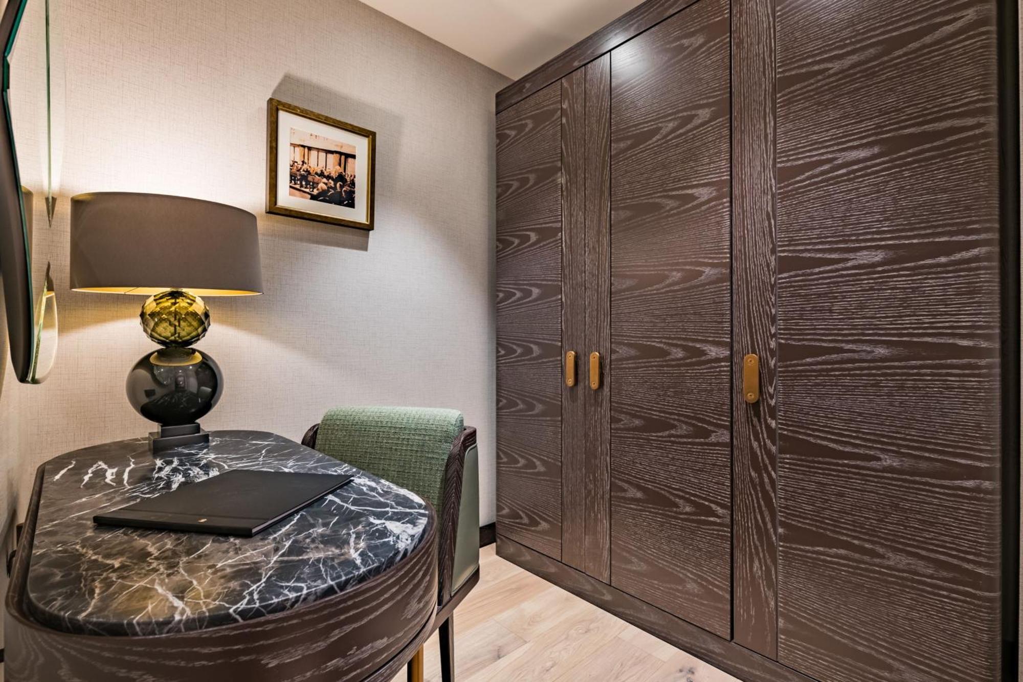 Stock Exchange Hotel Manchester Exteriör bild A fitted wardrobe